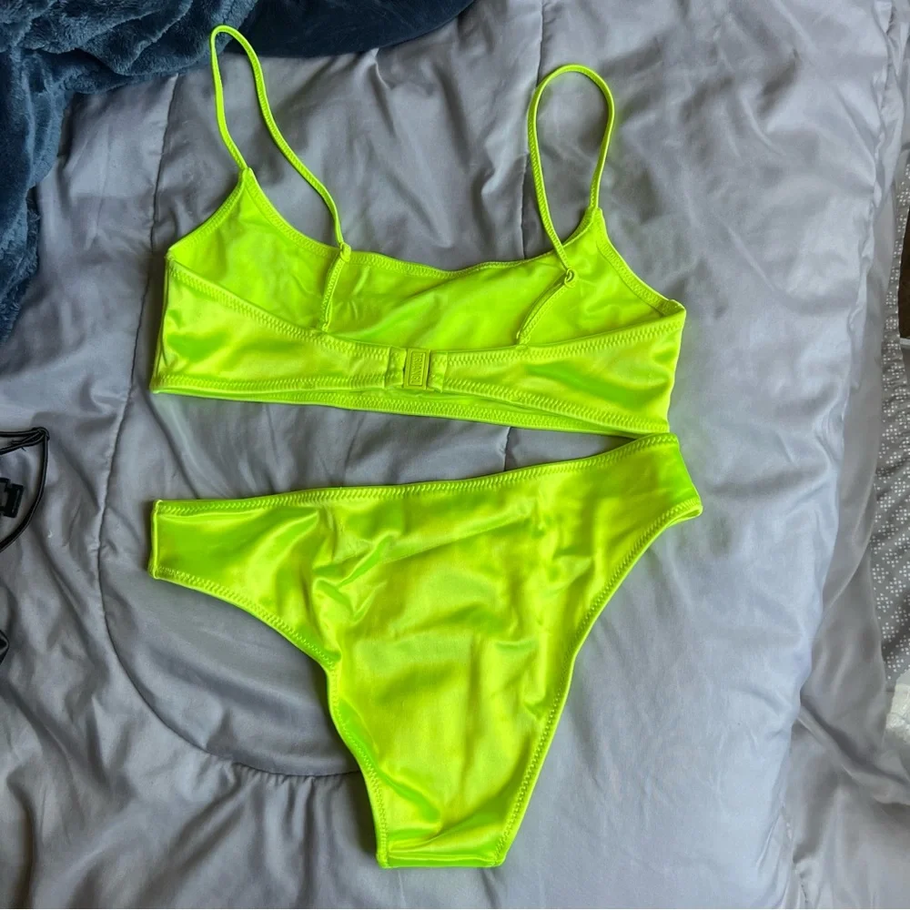 Triangl Bikini - Picture 3 of 5
